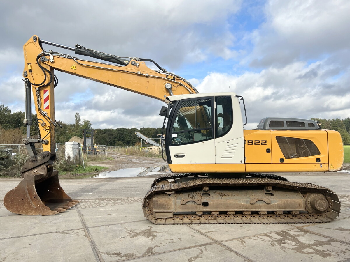 Liebherr R922LC Excavator | Boss Machinery